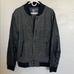 Men's Black and Gray Jacket